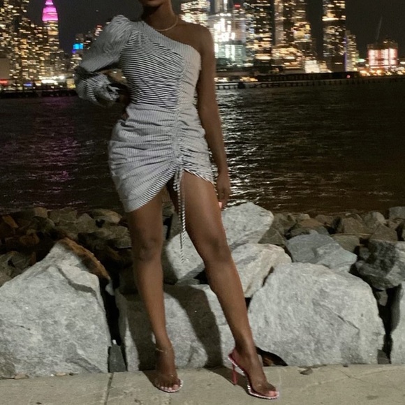 Meet your Posher - Picture 5 of 7